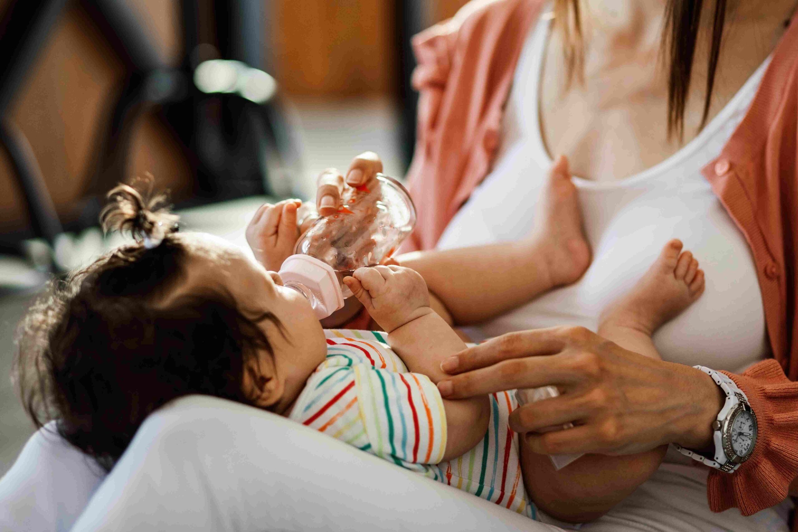 Bottle Feeding vs. Breastfeeding: Navigating the Choices for Your Baby’s Nourishment