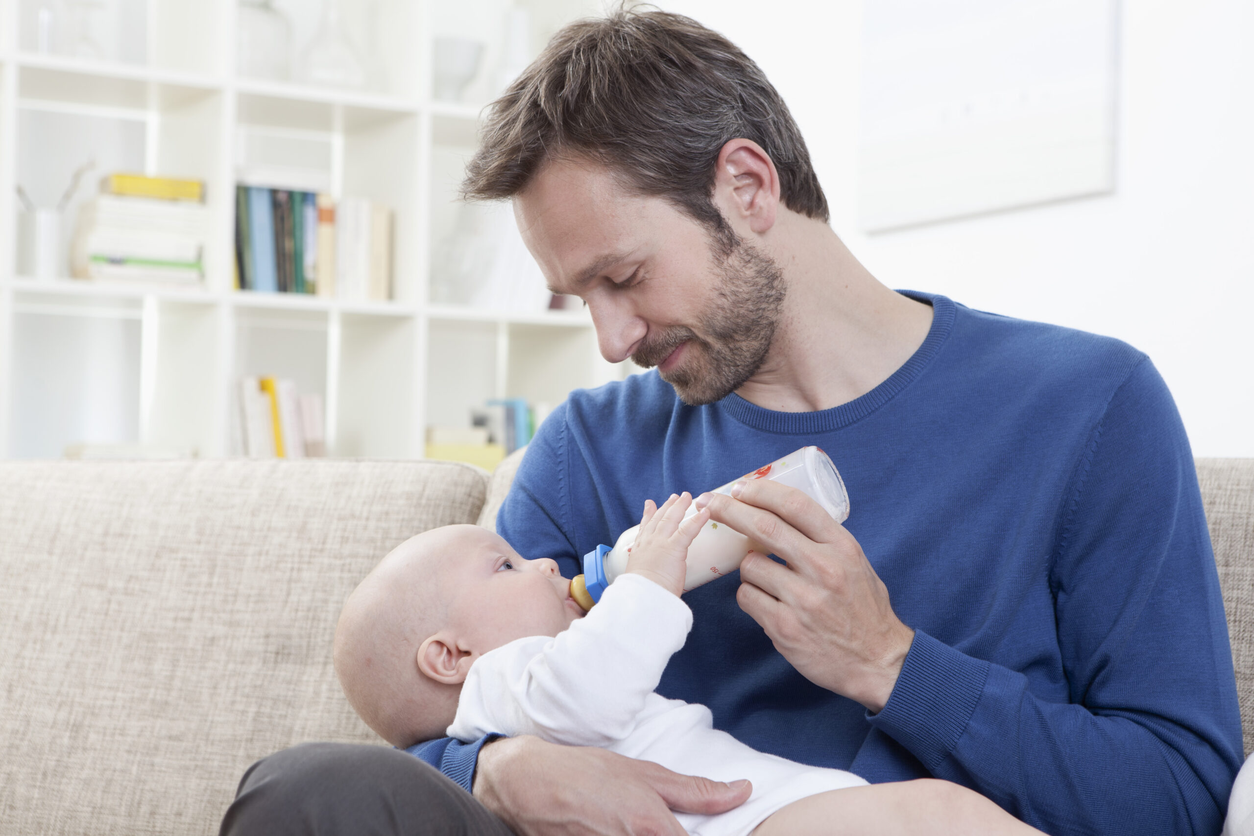 How Much Formula Should I Feed My Baby: A Newborn & Infant Formula Feeding Guide